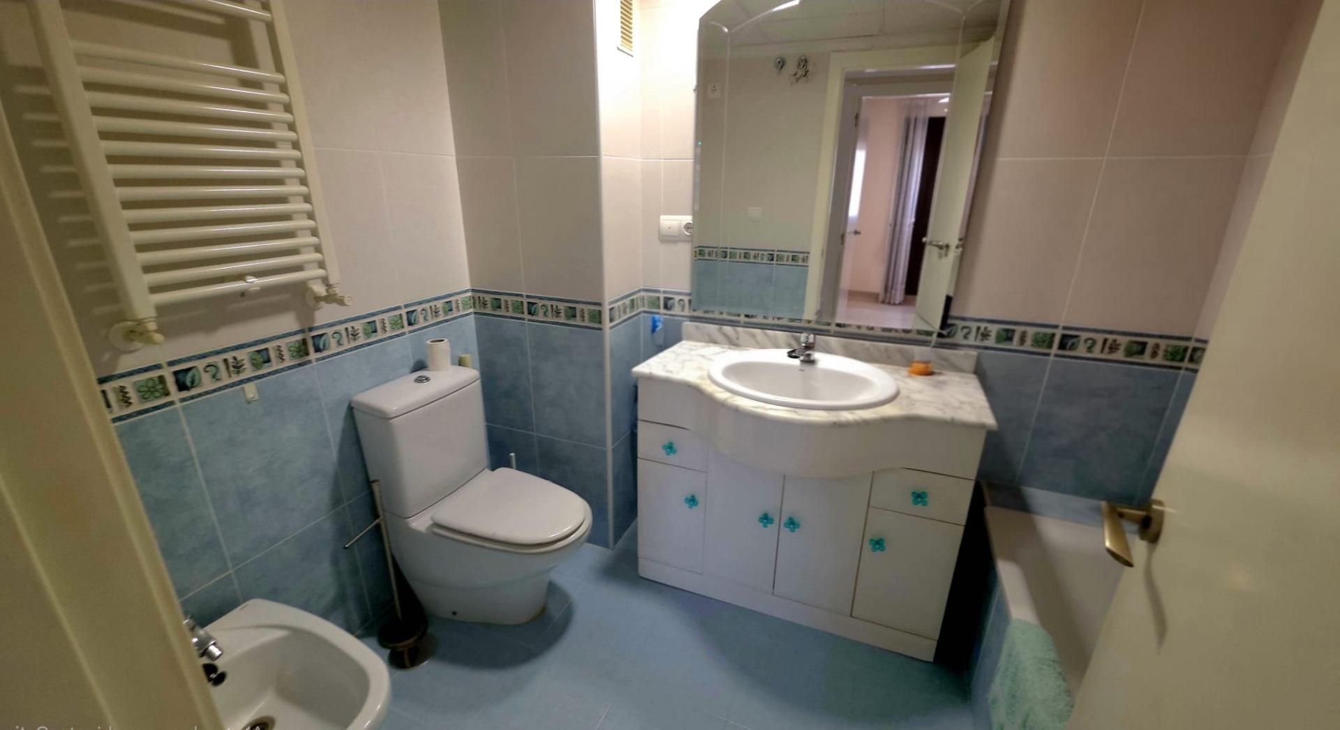 Gran Vivienda de 4 slaapzalen y tres baños en Urbanización de Lujo en Playa San Juan