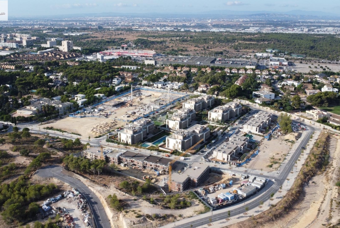 EXCLUSIVOS CHALETS ADOSADOS EN CAMPOLIVAR-GODELLA