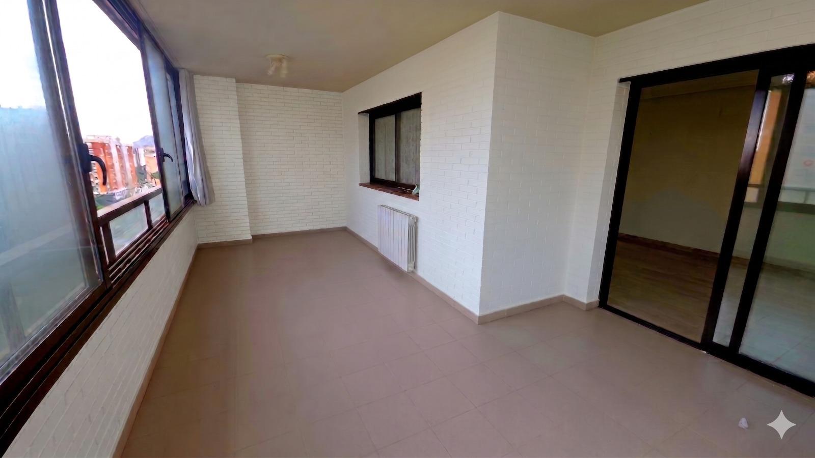 Gran Vivienda de 4 slaapzalen y tres baños en Urbanización de Lujo en Playa San Juan