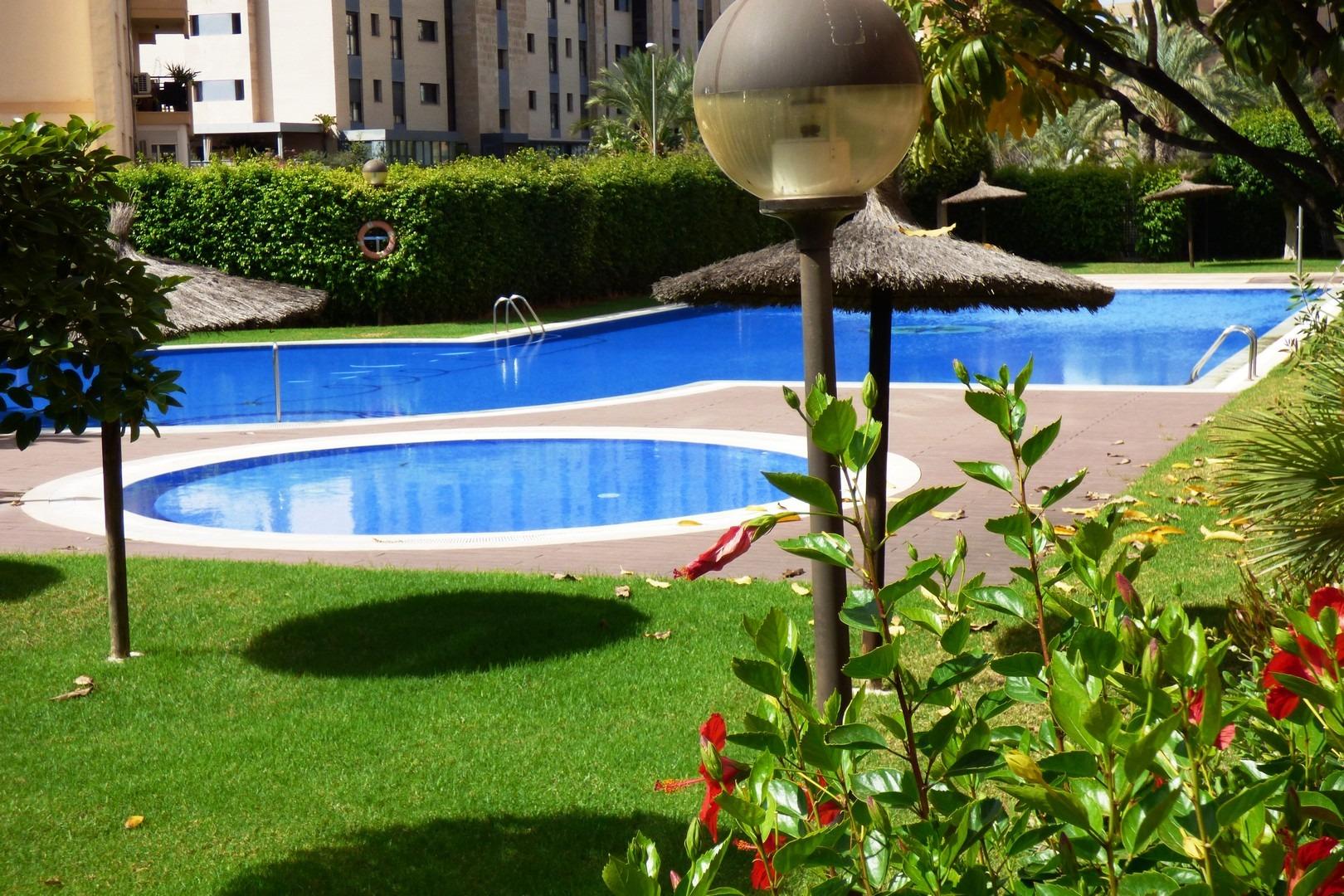 Gran Vivienda de 4 slaapzalen y tres baños en Urbanización de Lujo en Playa San Juan