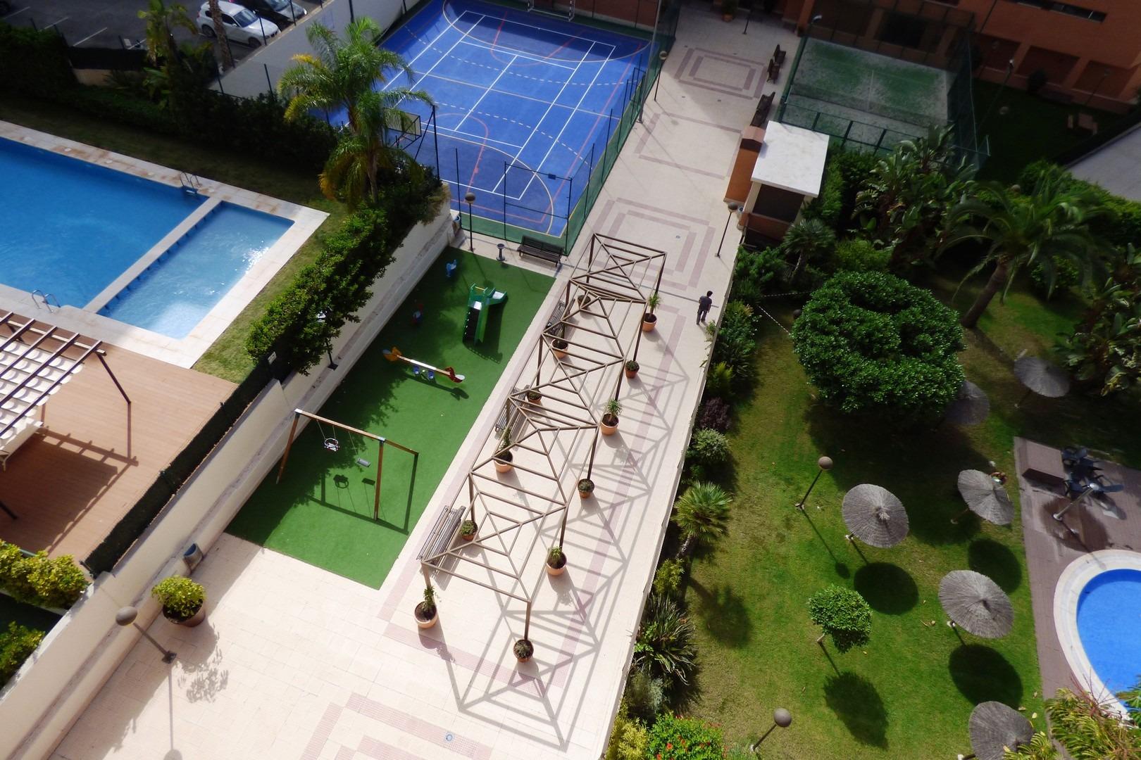 Gran Vivienda de 4 slaapzalen y tres baños en Urbanización de Lujo en Playa San Juan