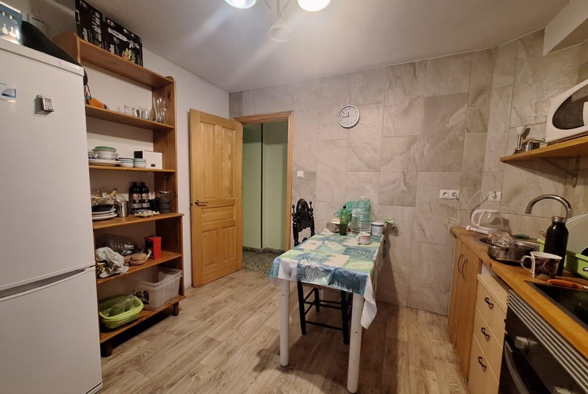 Amplio Piso en Venta en Carolinas Bajas, Alicante – Portonidad Única
