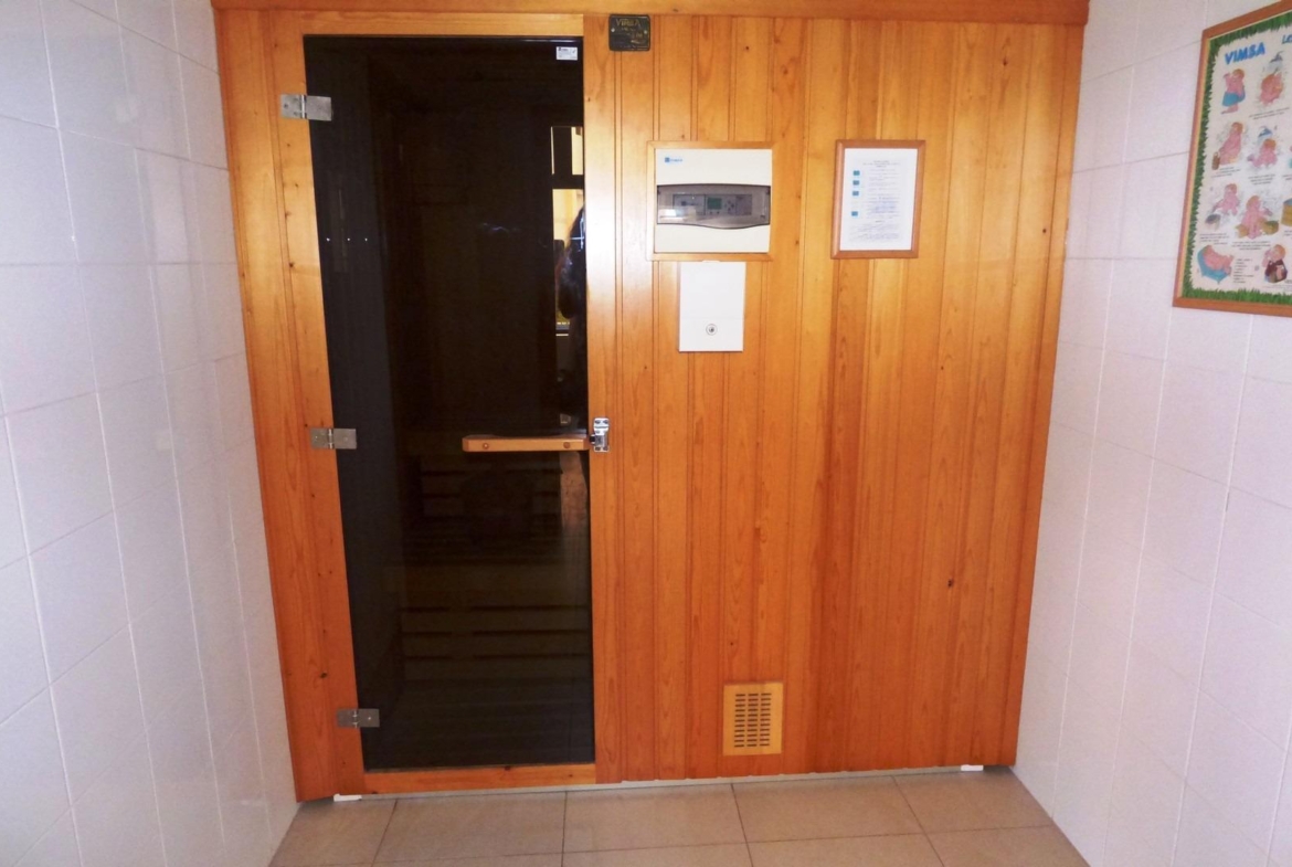 Gran Vivienda de 4 slaapzalen y tres baños en Urbanización de Lujo en Playa San Juan
