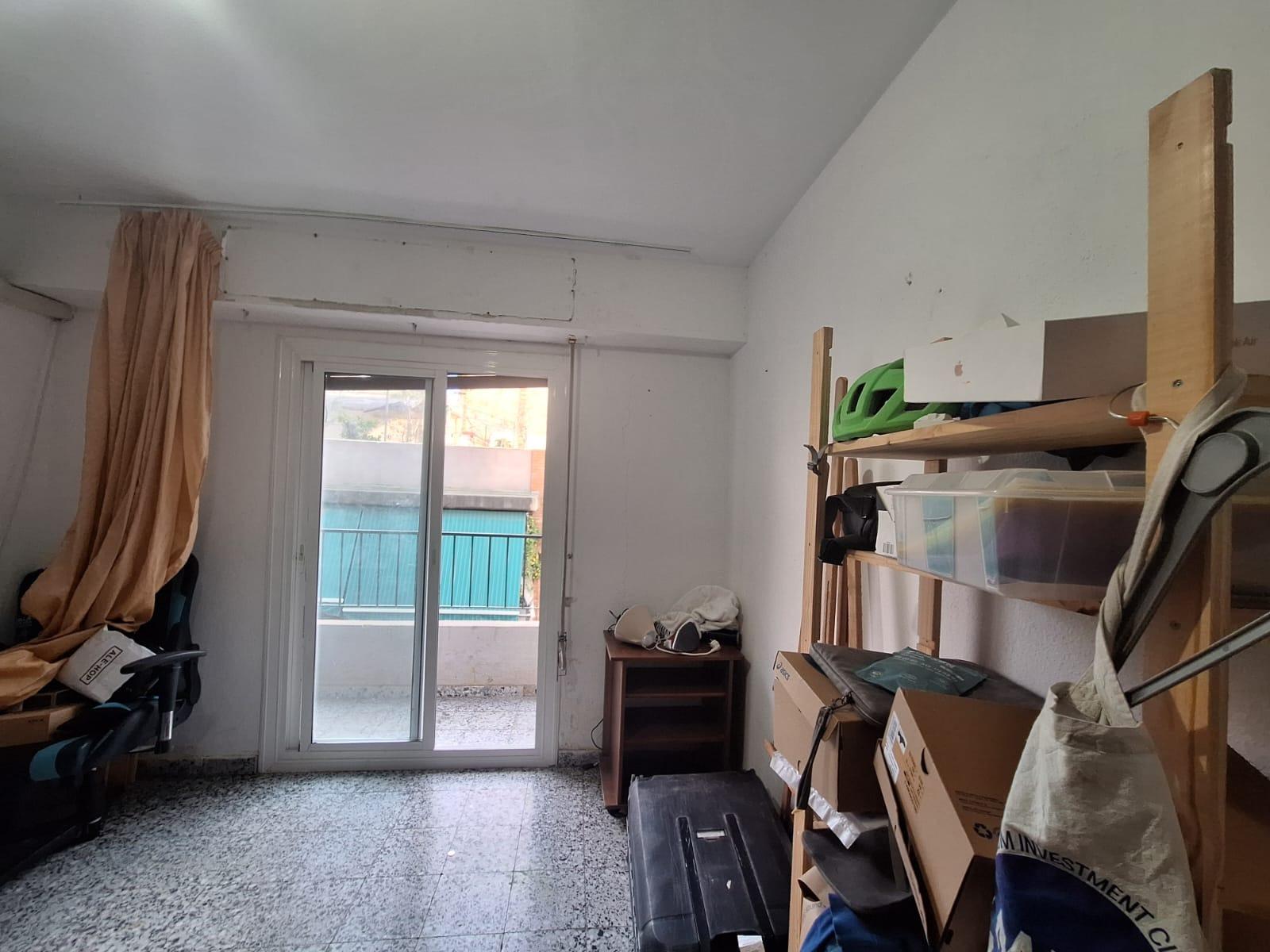 Amplio Piso en Venta en Carolinas Bajas, Alicante – Portonidad Única
