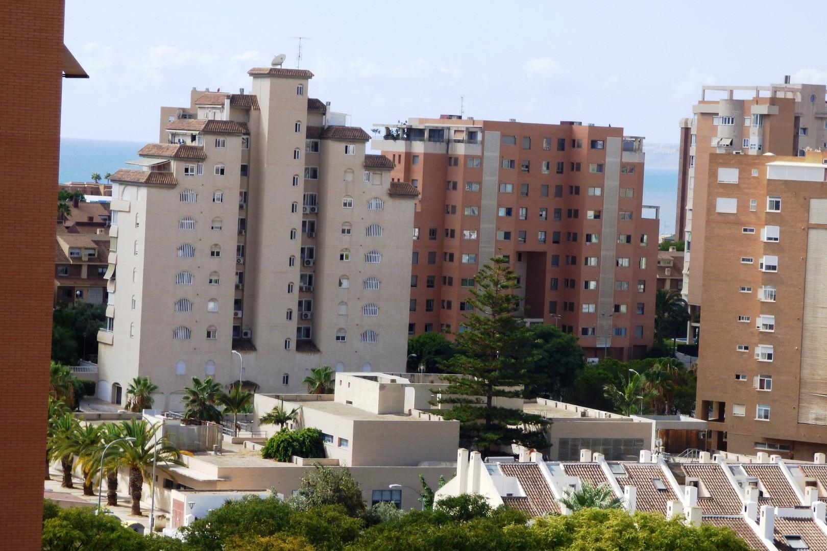 Gran Vivienda de 4 slaapzalen y tres baños en Urbanización de Lujo en Playa San Juan