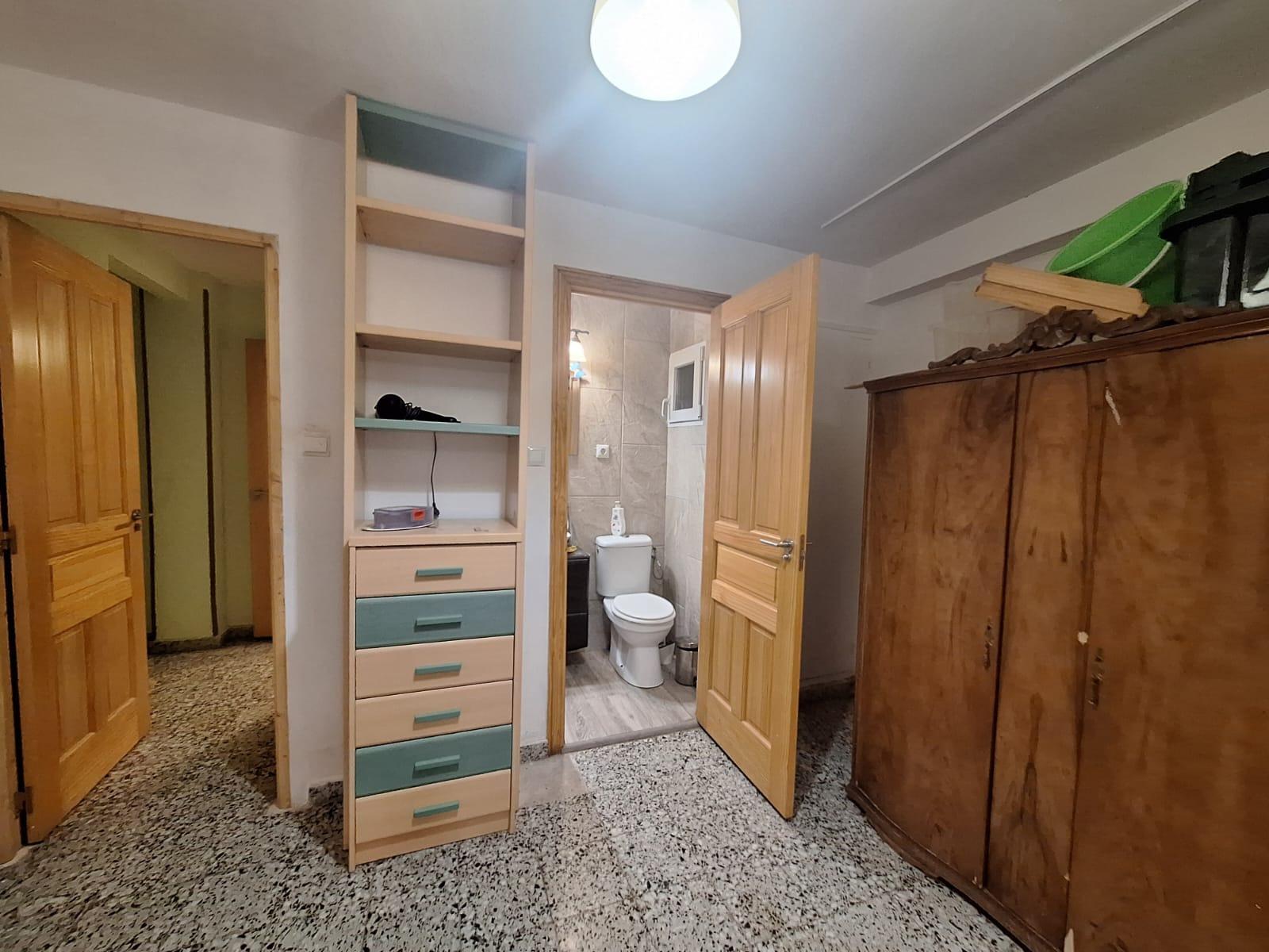 Amplio Piso en Venta en Carolinas Bajas, Alicante – Portonidad Única
