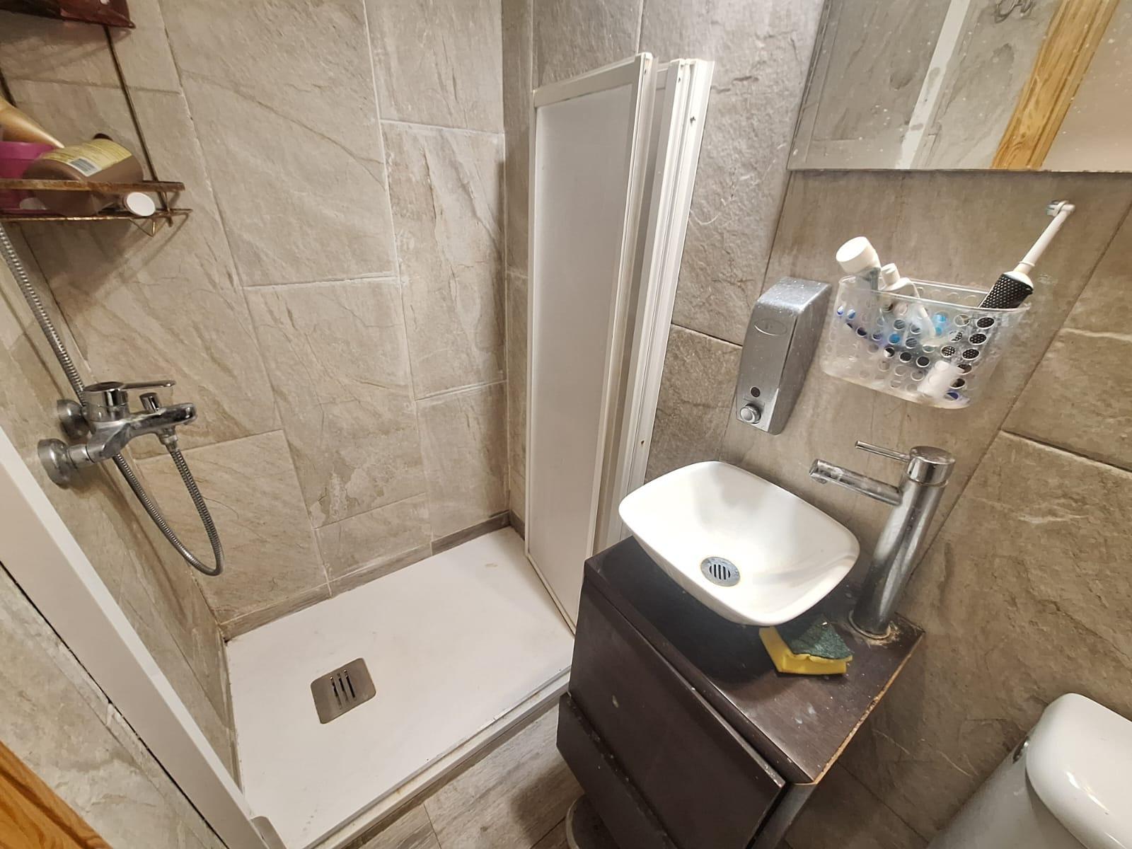Amplio Piso en Venta en Carolinas Bajas, Alicante – Portonidad Única