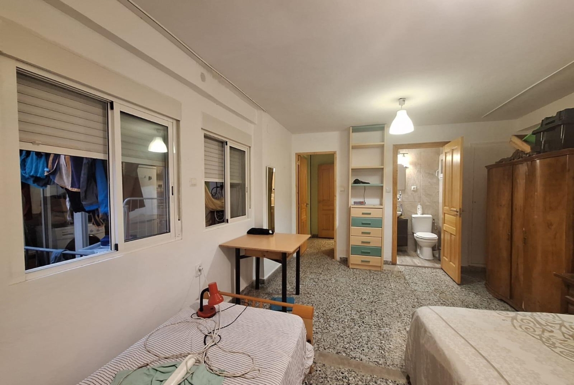 Amplio Piso en Venta en Carolinas Bajas, Alicante – Portonidad Única