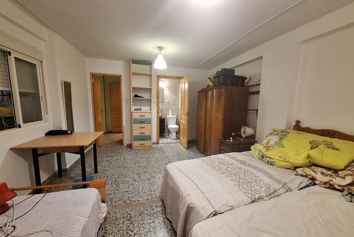 Amplio Piso en Venta en Carolinas Bajas, Alicante – Portonidad Única