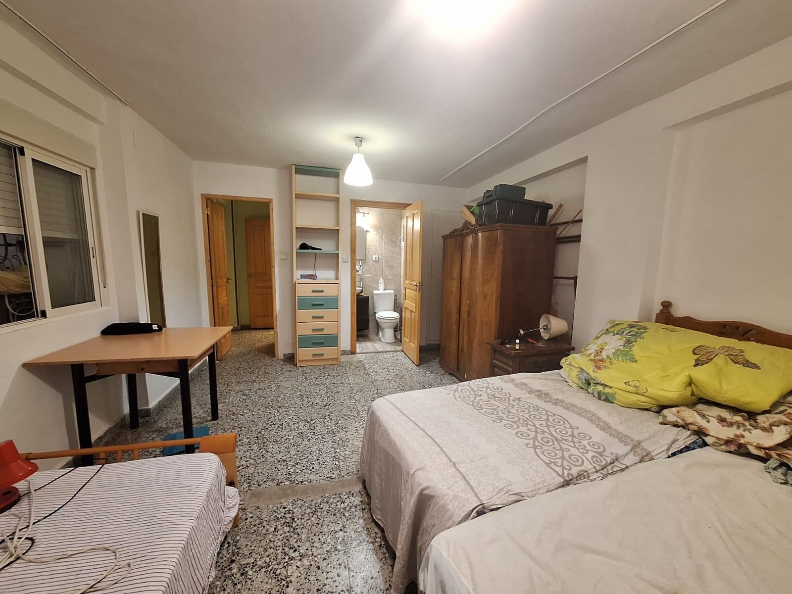 Amplio Piso en Venta en Carolinas Bajas, Alicante – Portonidad Única