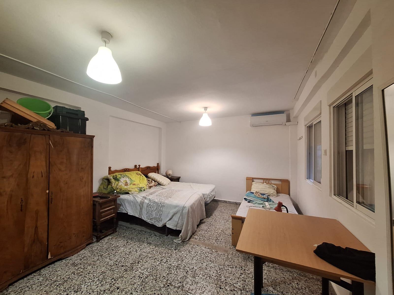 Amplio Piso en Venta en Carolinas Bajas, Alicante – Portonidad Única