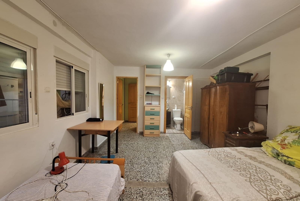 Amplio Piso en Venta en Carolinas Bajas, Alicante – Portonidad Única