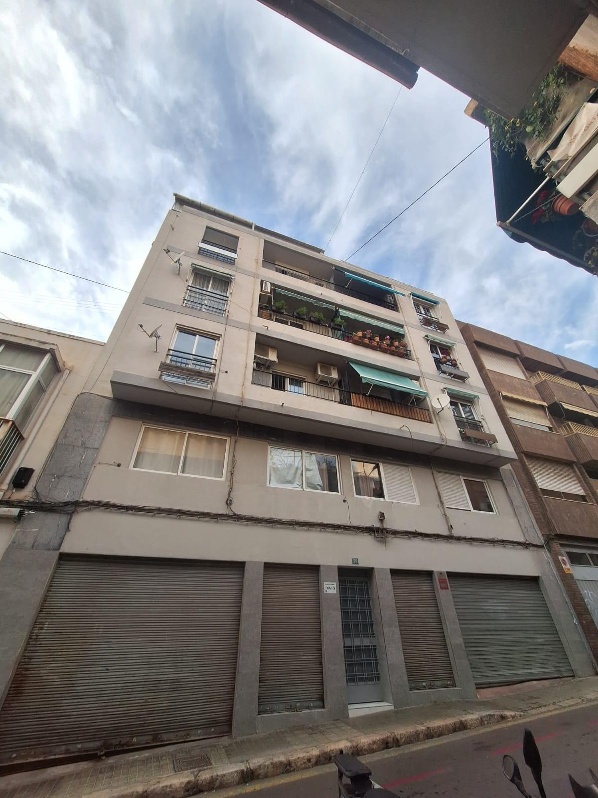 Amplio Piso en Venta en Carolinas Bajas, Alicante – Portonidad Única