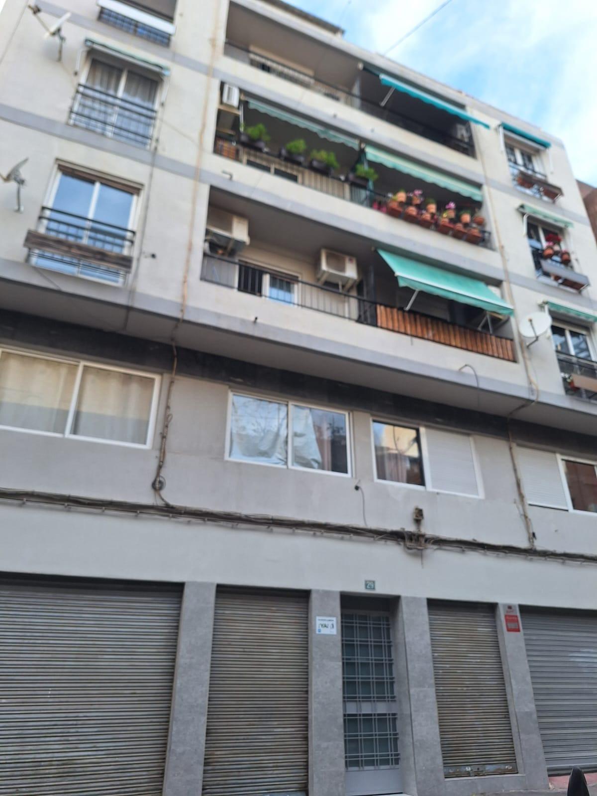 Amplio Piso en Venta en Carolinas Bajas, Alicante – Portonidad Única