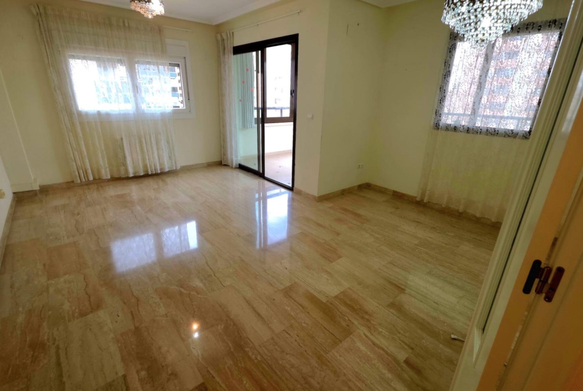 Gran Vivienda de 4 slaapzalen y tres baños en Urbanización de Lujo en Playa San Juan