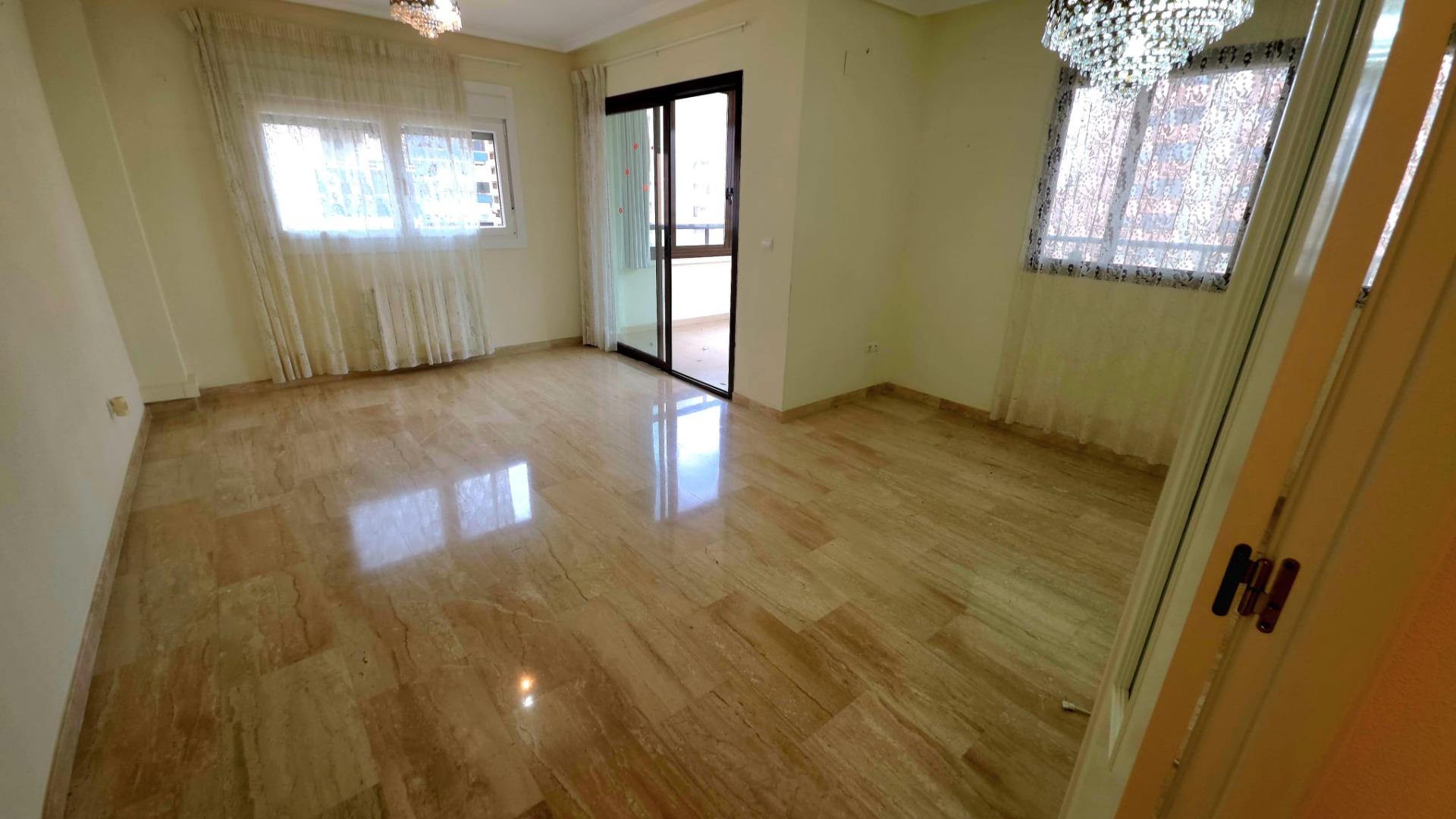 Gran Vivienda de 4 slaapzalen y tres baños en Urbanización de Lujo en Playa San Juan
