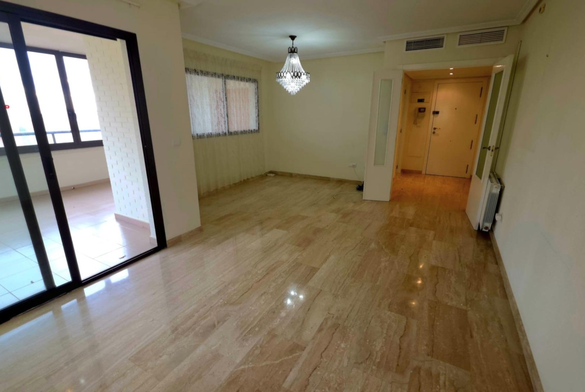 Gran Vivienda de 4 slaapzalen y tres baños en Urbanización de Lujo en Playa San Juan