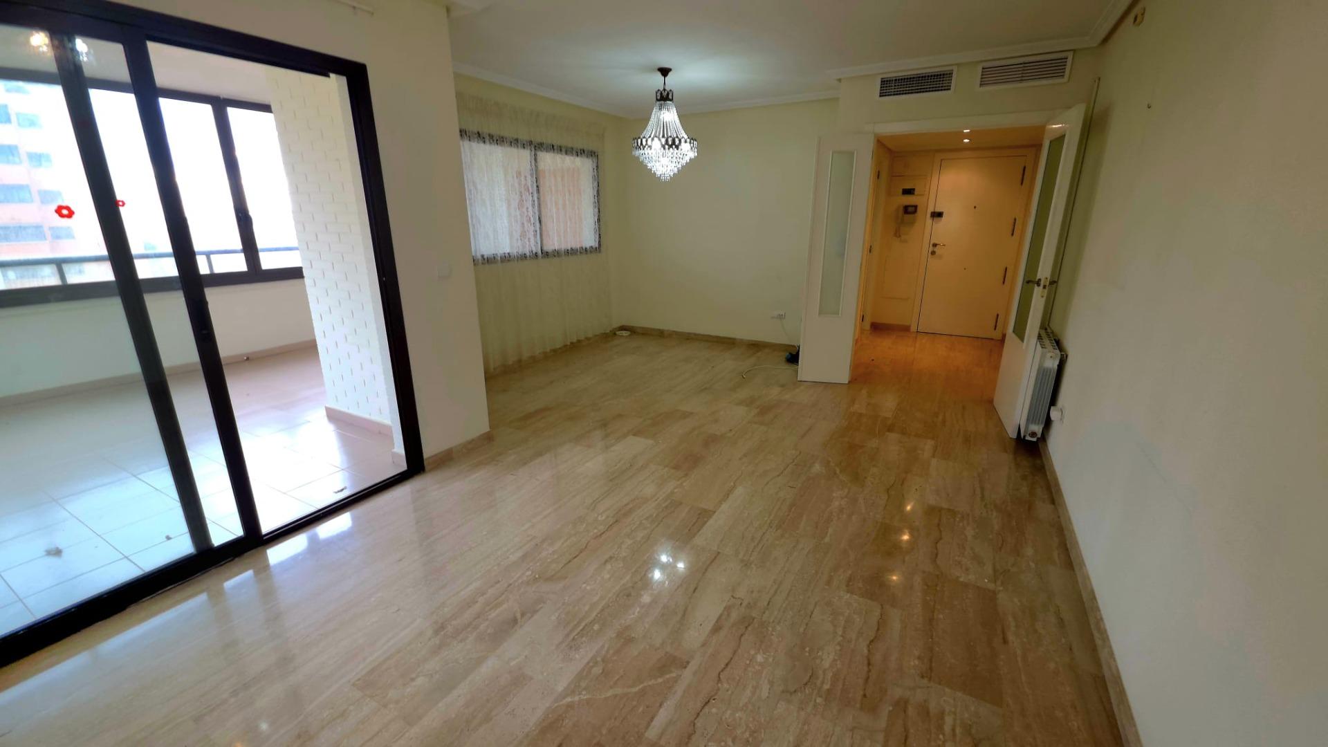 Gran Vivienda de 4 slaapzalen y tres baños en Urbanización de Lujo en Playa San Juan