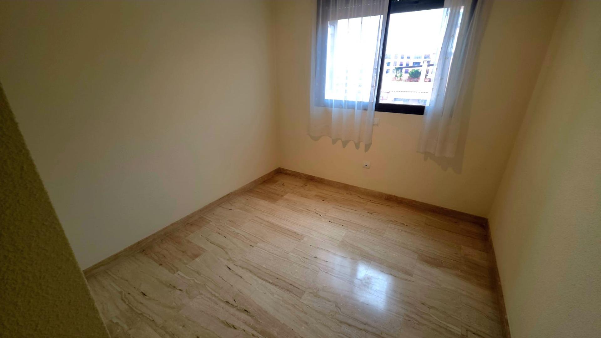 Gran Vivienda de 4 slaapzalen y tres baños en Urbanización de Lujo en Playa San Juan