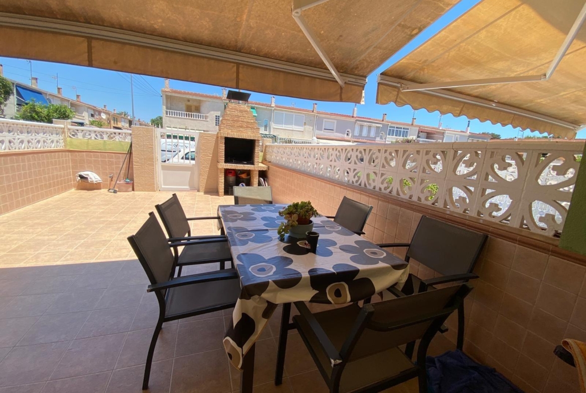 Prachtig herenhuis in Torrevieja met 3 slaapkamers en 2 badkamers.