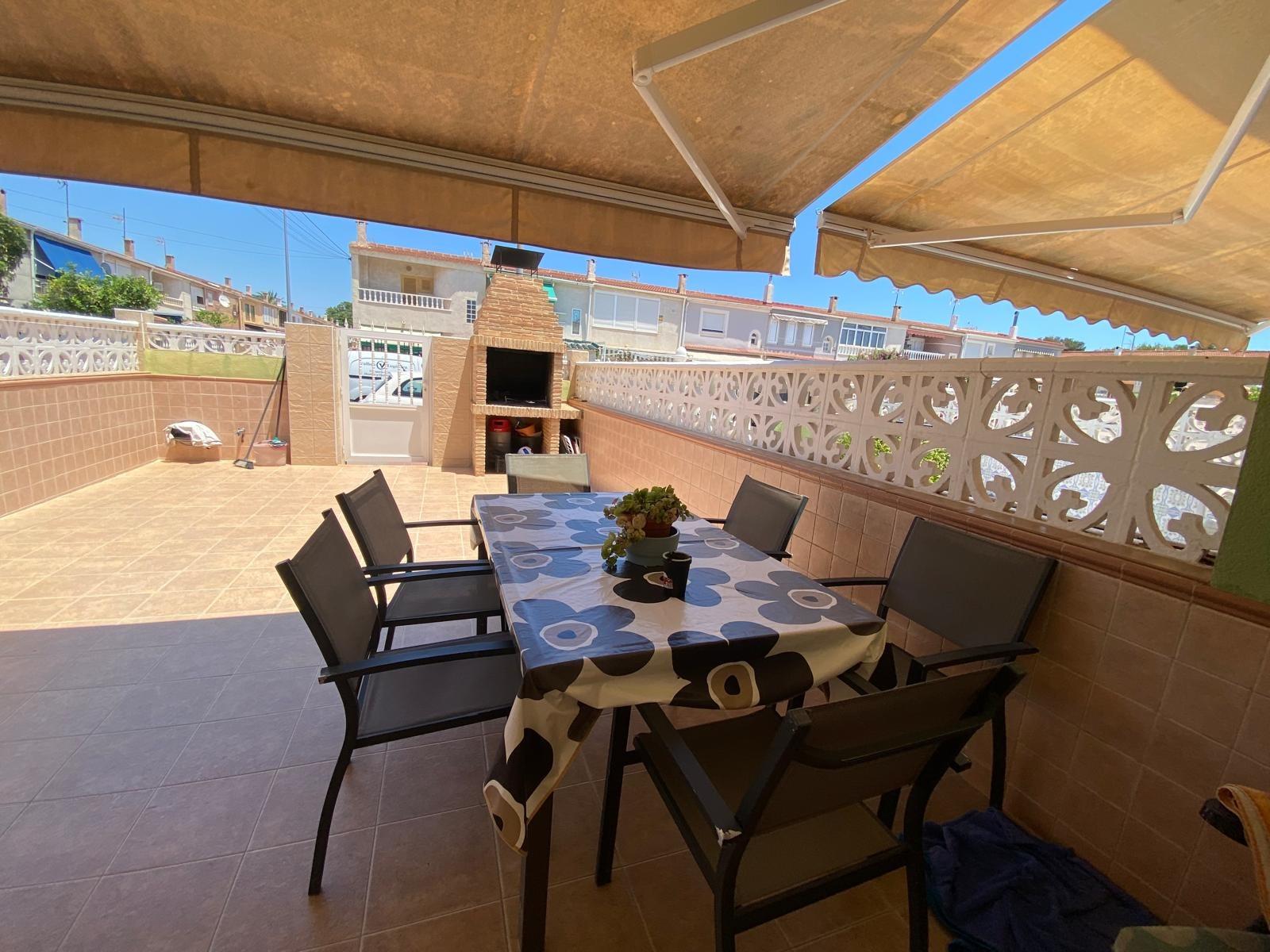 12-11-8 Prachtig herenhuis in Torrevieja met 3 slaapkamers en 2 badkamers.