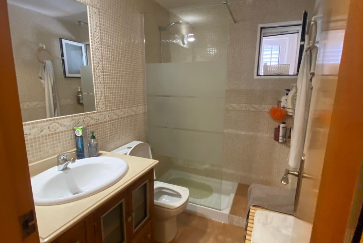 Prachtig herenhuis in Torrevieja met 3 slaapkamers en 2 badkamers.