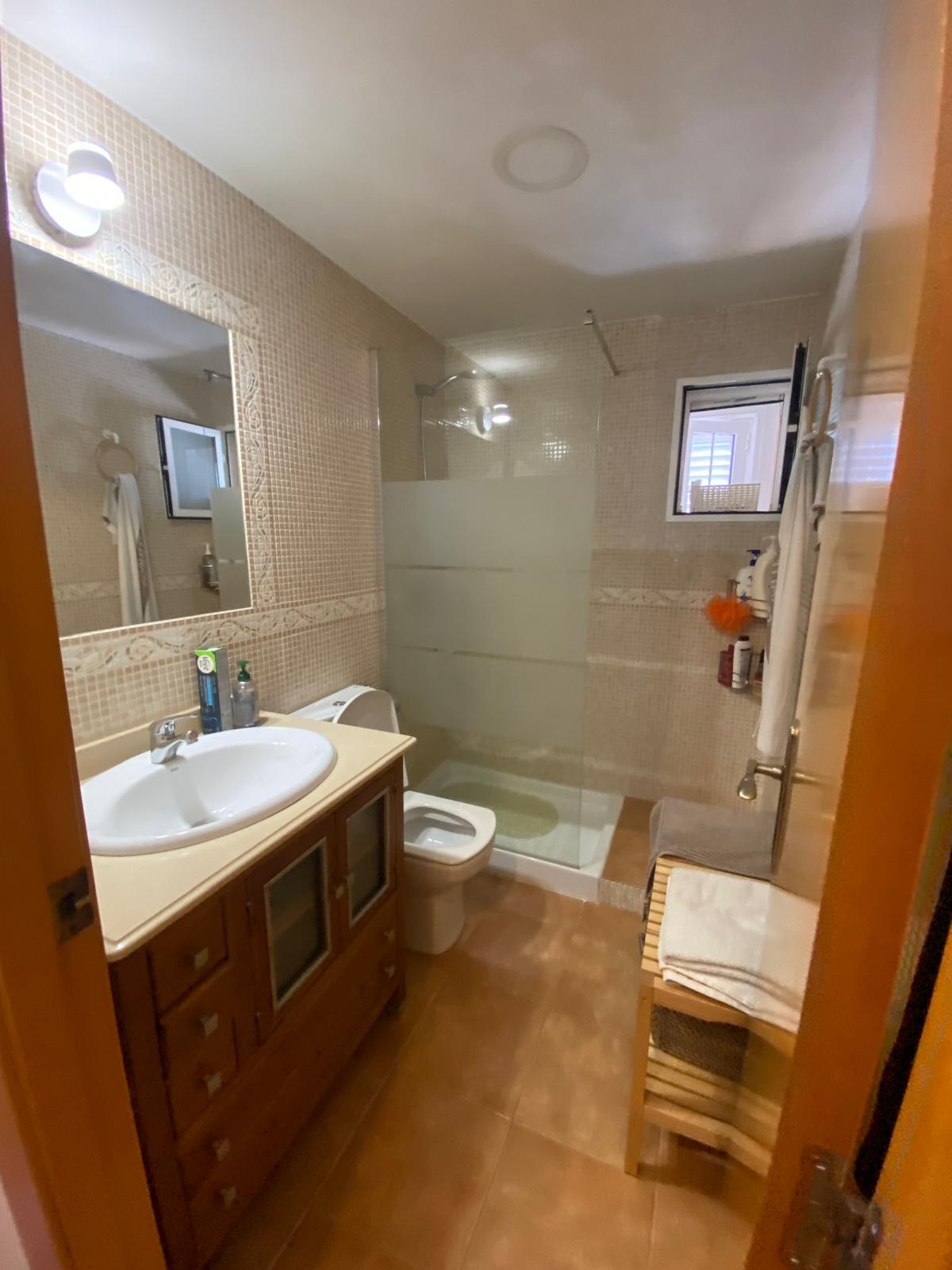 12-18-6 Prachtig herenhuis in Torrevieja met 3 slaapkamers en 2 badkamers.