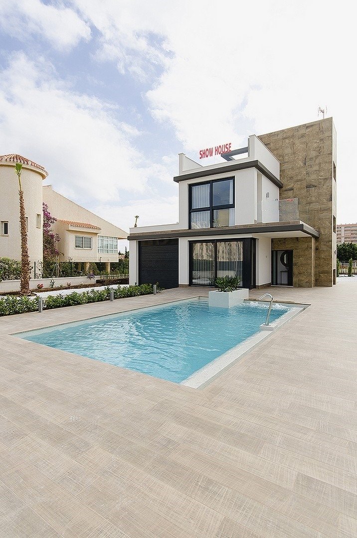 12-20 NEW BUILT VILLA IN PLAYA HONDA