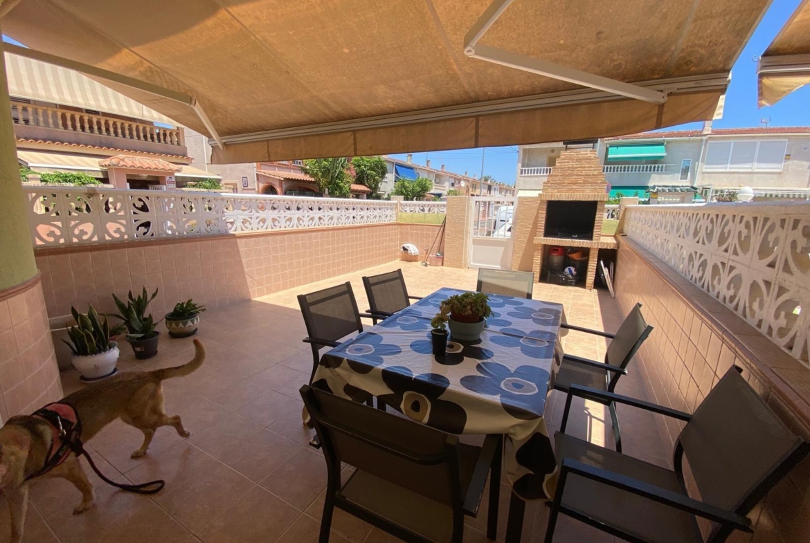 Prachtig herenhuis in Torrevieja met 3 slaapkamers en 2 badkamers.