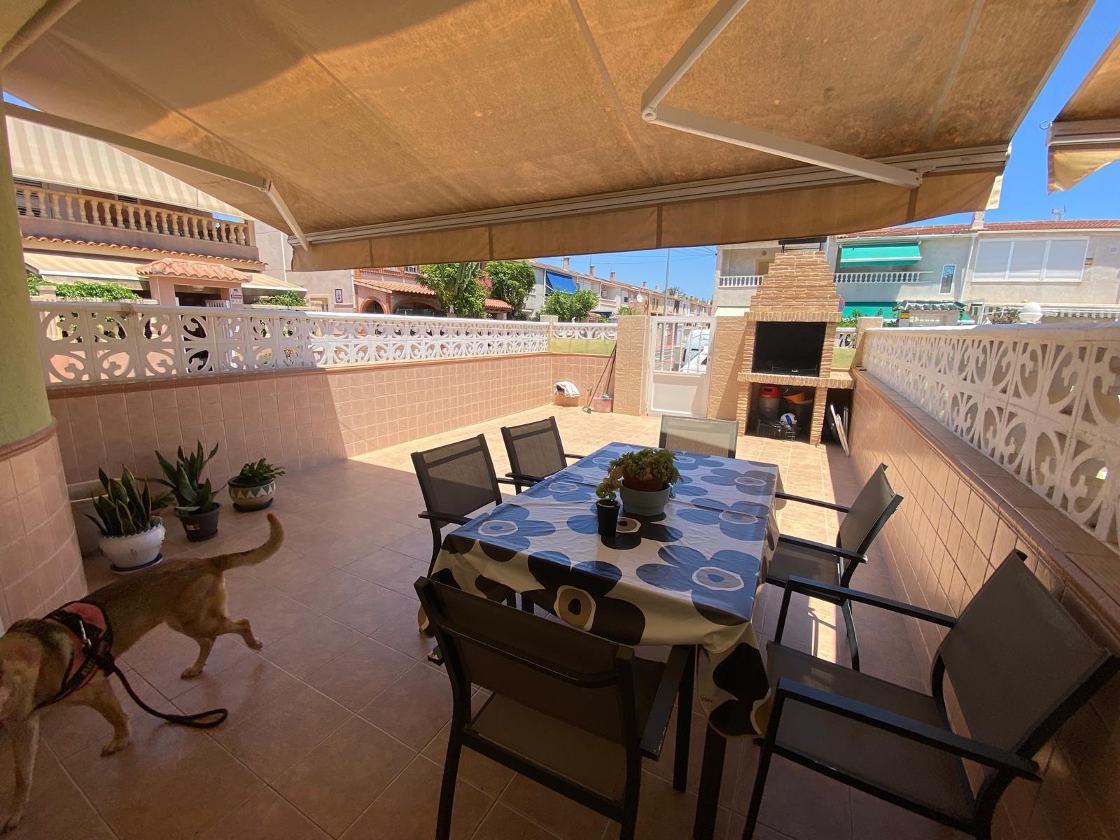 12-3-8 Prachtig herenhuis in Torrevieja met 3 slaapkamers en 2 badkamers.