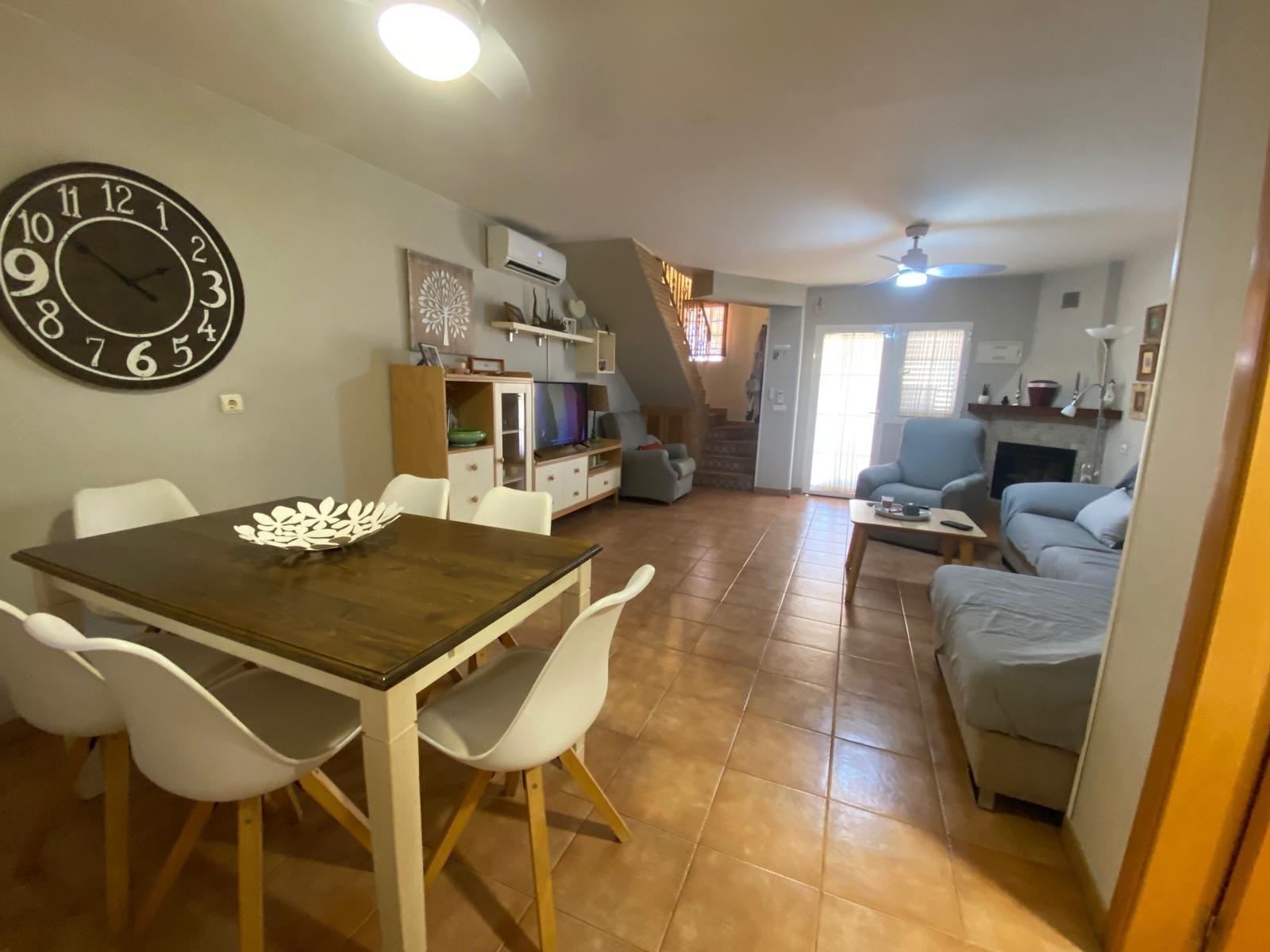 12-4-8 Prachtig herenhuis in Torrevieja met 3 slaapkamers en 2 badkamers.