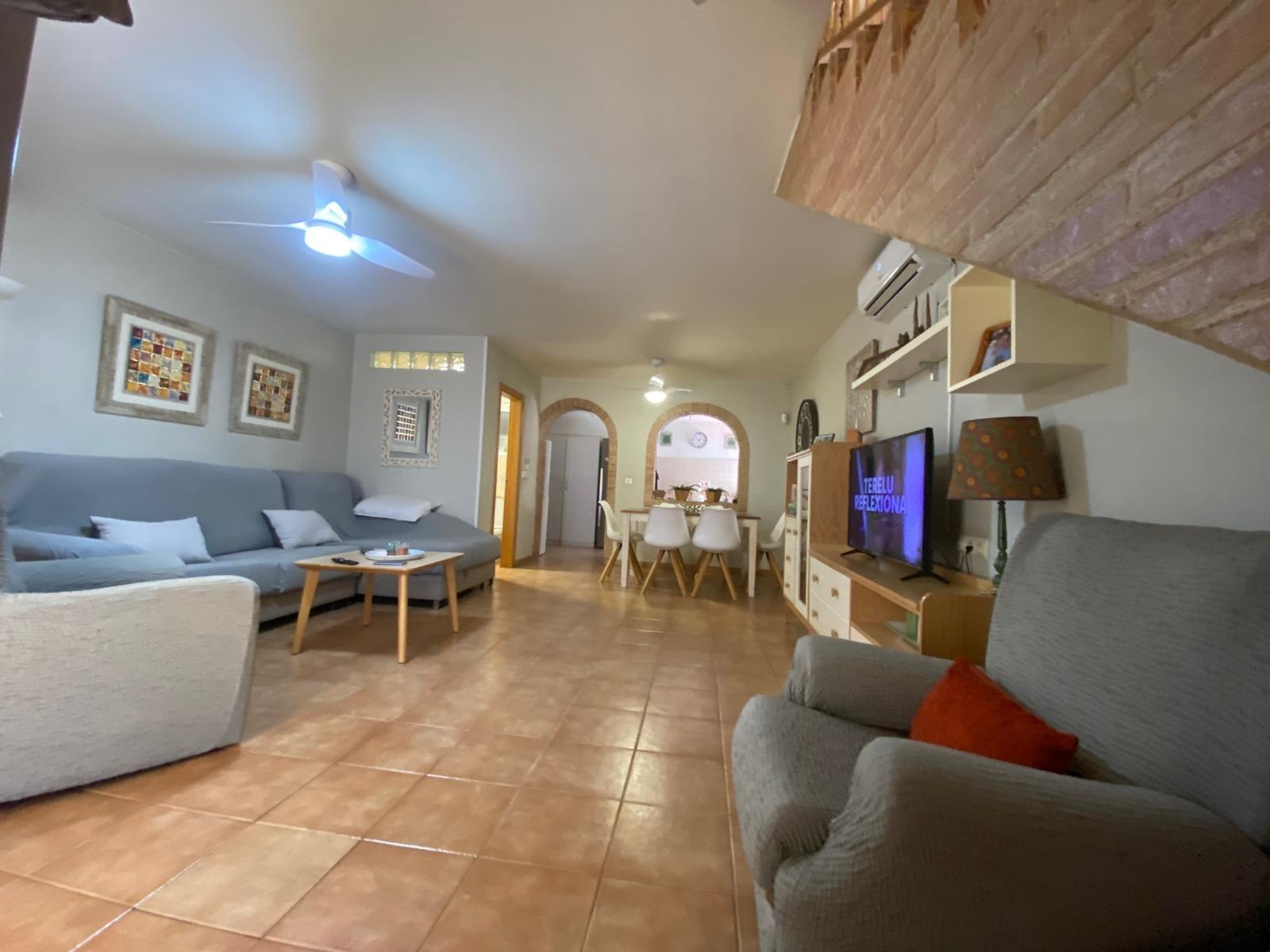 12-6-8 Prachtig herenhuis in Torrevieja met 3 slaapkamers en 2 badkamers.