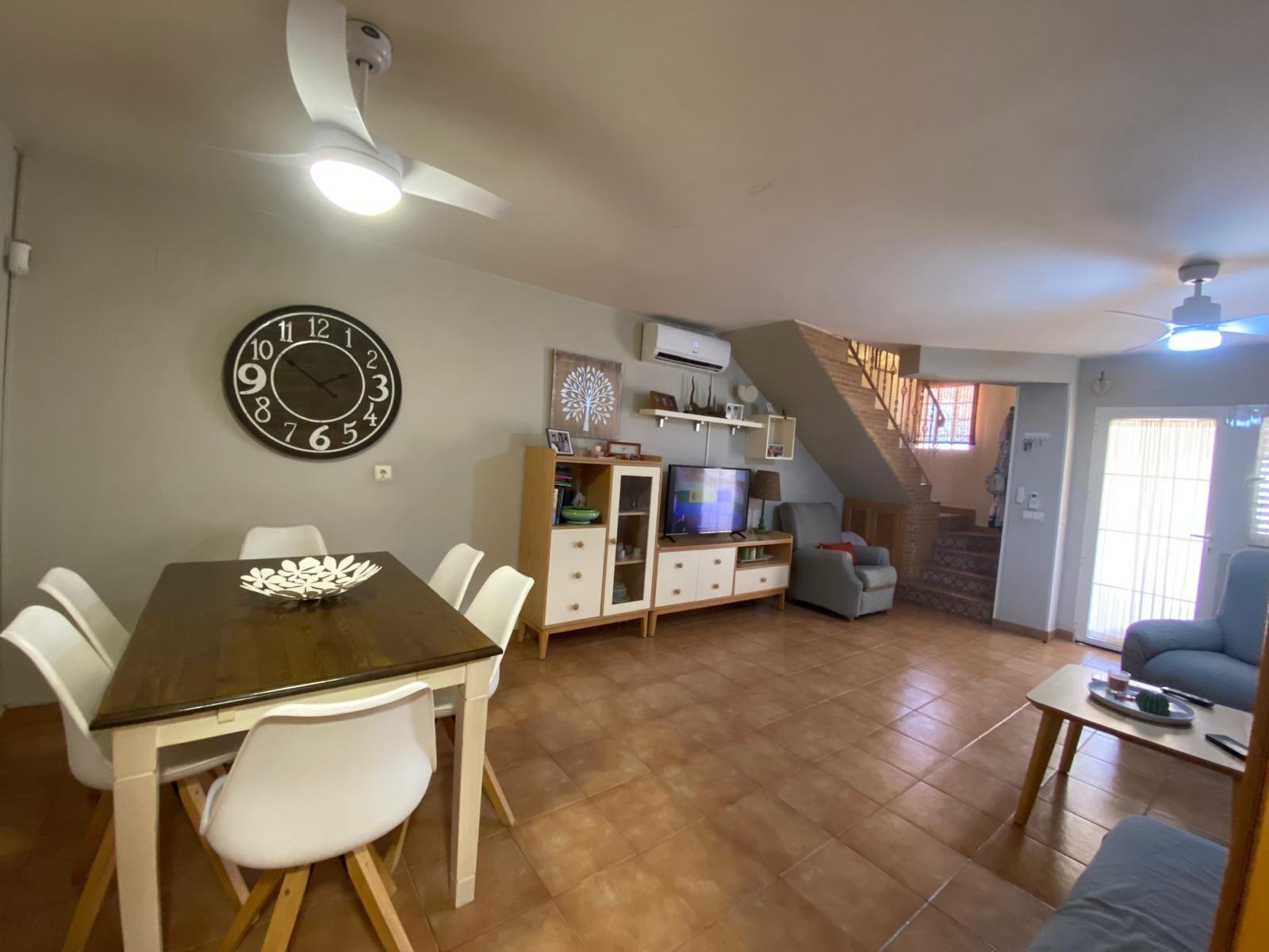 12-7-8 Prachtig herenhuis in Torrevieja met 3 slaapkamers en 2 badkamers.