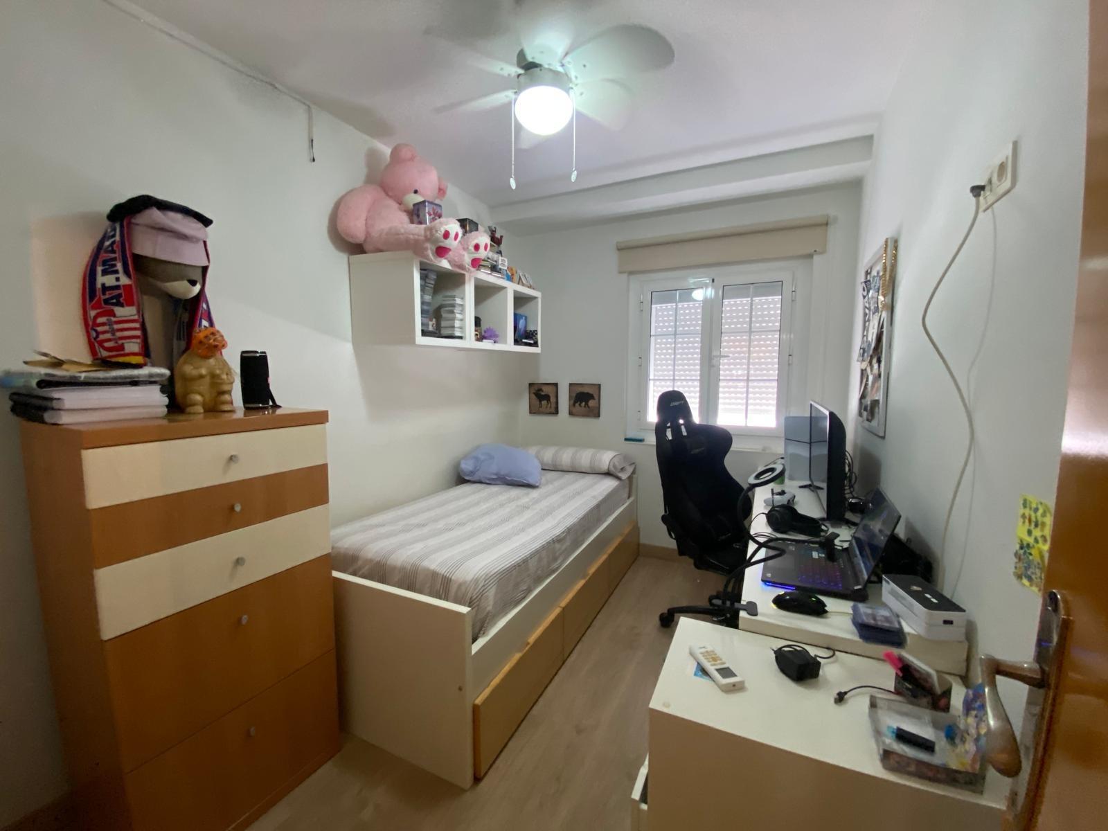 12-9-8 Prachtig herenhuis in Torrevieja met 3 slaapkamers en 2 badkamers.