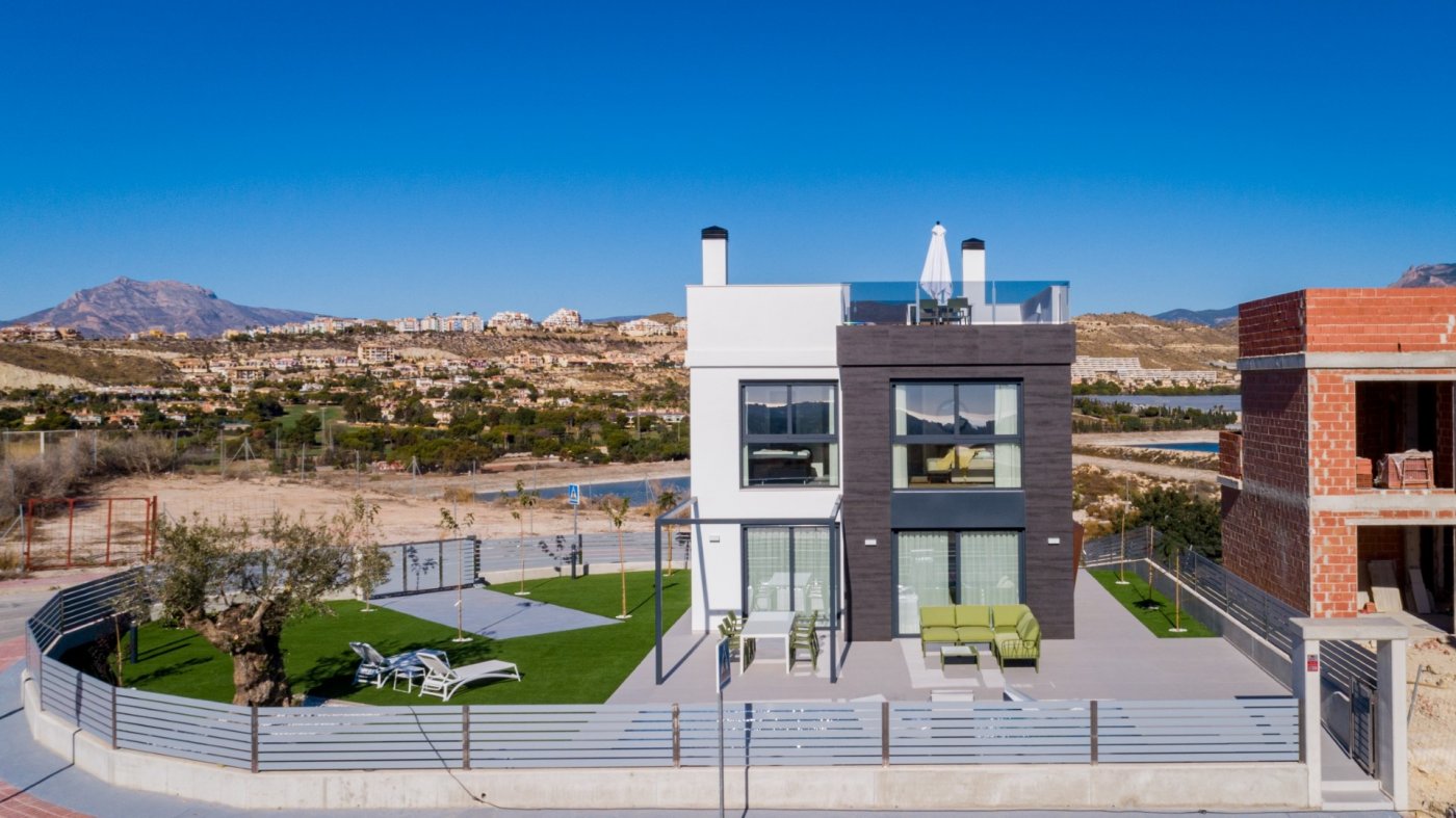 Villas de obra nueva con piscina privada