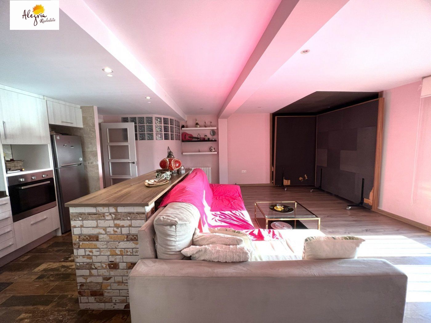 AWESOME APARTMENT IN SALER!!!