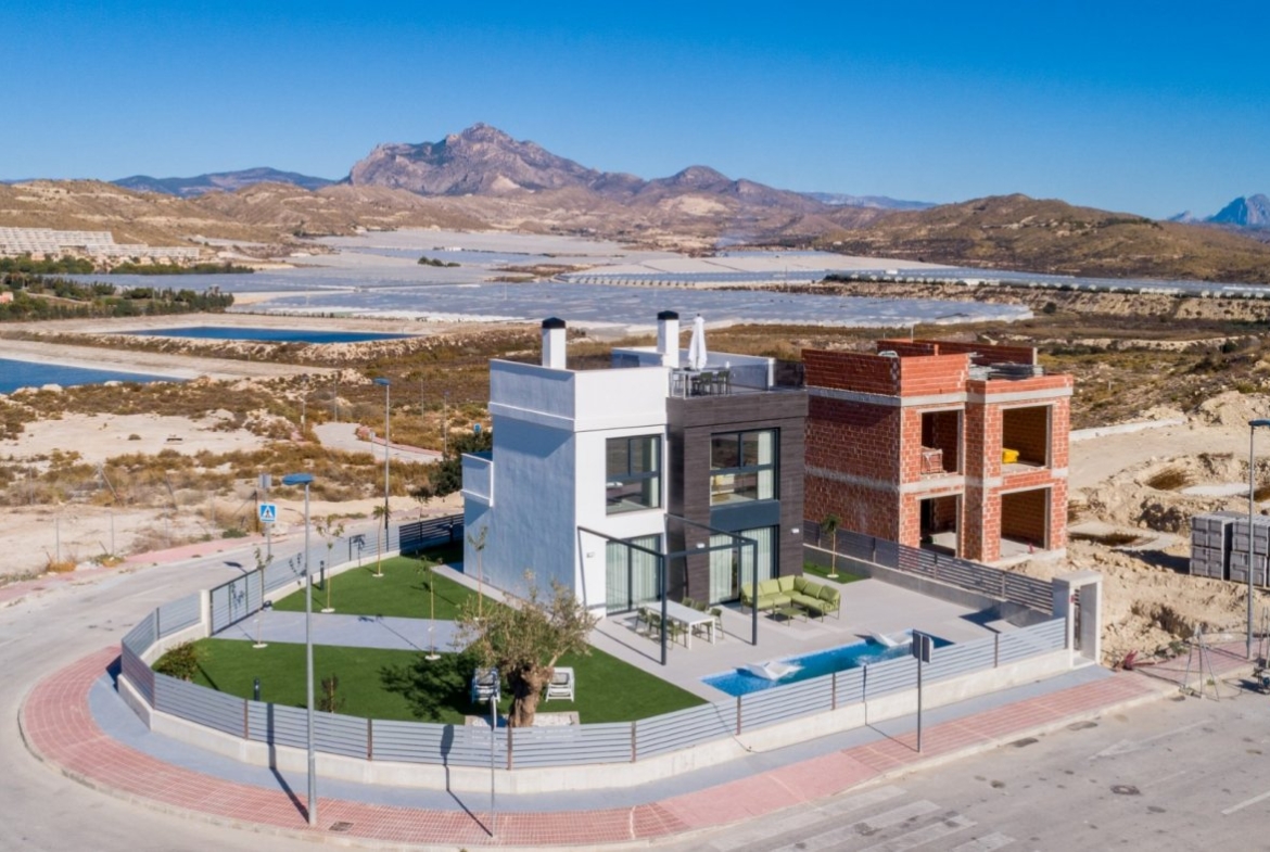 Villas de obra nueva con piscina privada
