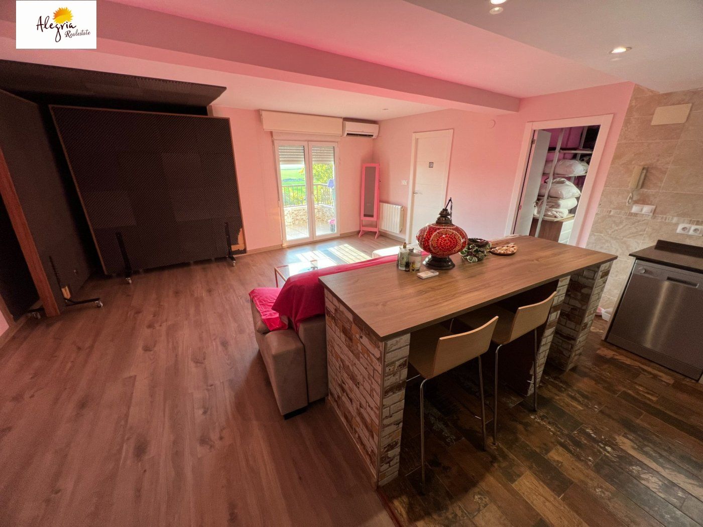 AWESOME APARTMENT IN SALER!!!