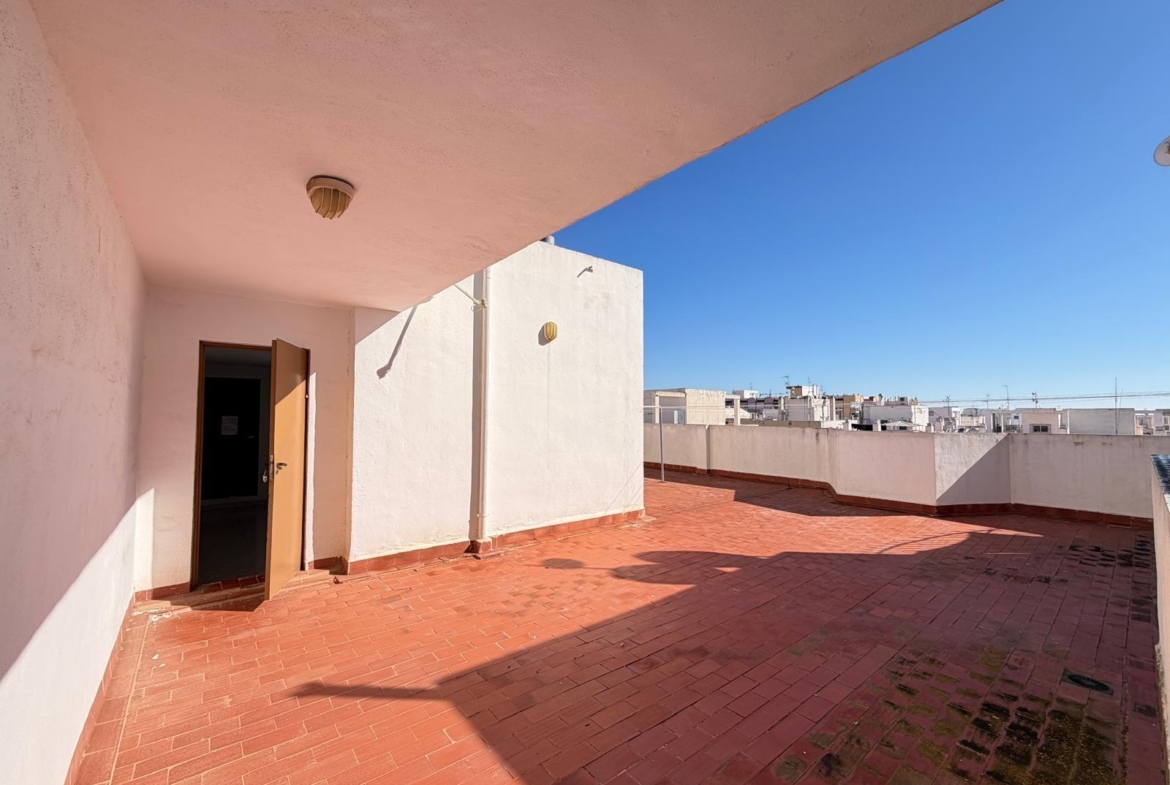 APARTMENT 500 METERS FROM PLAYA DEL CURA WITH A SURFACE OF 44 M2. 1 BEDROOM. 1 BATHROOM.