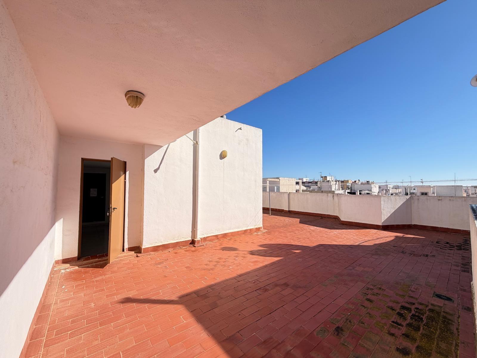 13-40 APARTMENT 500 METERS FROM PLAYA DEL CURA WITH A SURFACE OF 44 M2. 1 BEDROOM. 1 BATHROOM.