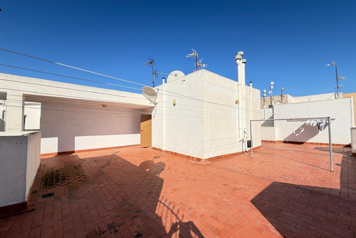 APARTMENT 500 METERS FROM PLAYA DEL CURA WITH A SURFACE OF 44 M2. 1 BEDROOM. 1 BATHROOM.