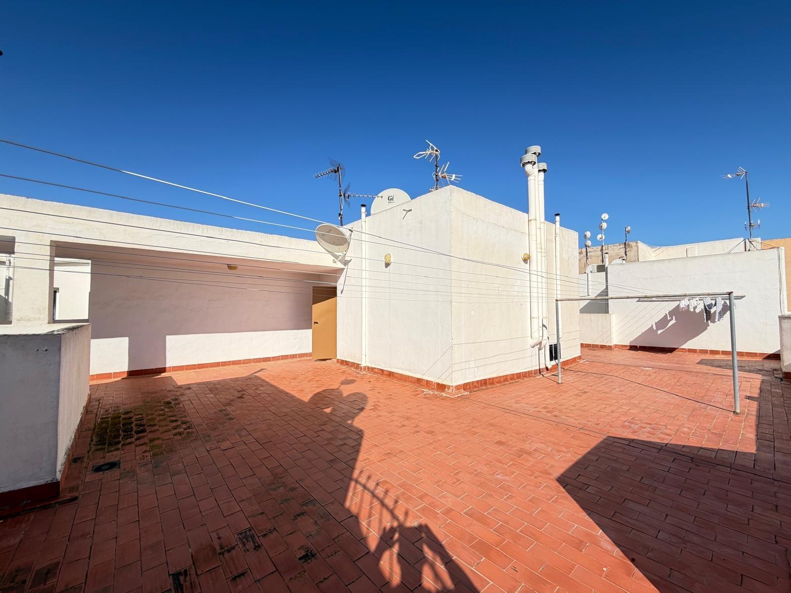 13-42 APARTMENT 500 METERS FROM PLAYA DEL CURA WITH A SURFACE OF 44 M2. 1 BEDROOM. 1 BATHROOM.