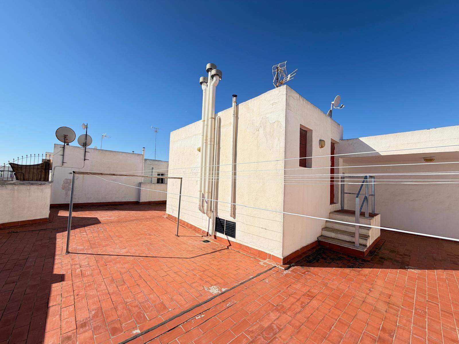 13-44 APARTMENT 500 METERS FROM PLAYA DEL CURA WITH A SURFACE OF 44 M2. 1 BEDROOM. 1 BATHROOM.