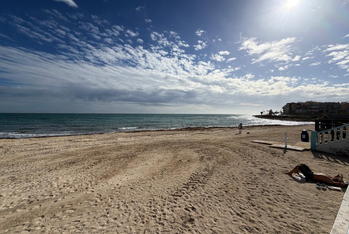 APARTMENT 500 METERS FROM PLAYA DEL CURA WITH A SURFACE OF 44 M2. 1 BEDROOM. 1 BATHROOM.