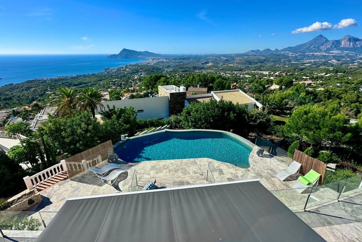 Elegant Villa with Sea Views and Altea la Vella 🌊✨
