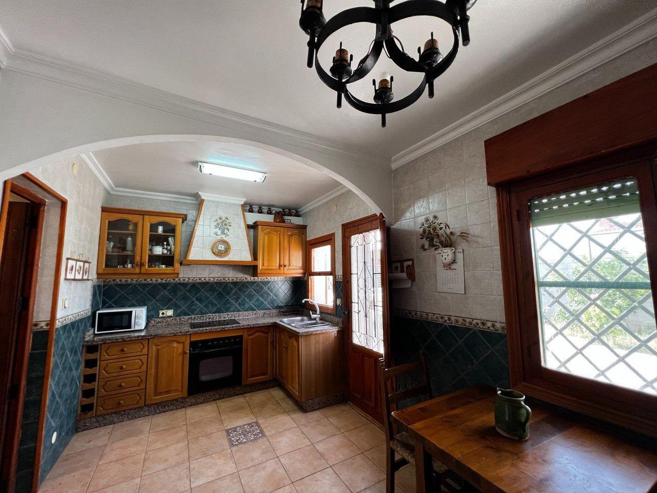 Chalet con 1000 metros de terreno en la zona  Sol y Luz de San Vicente del Raspeig, Alicante
