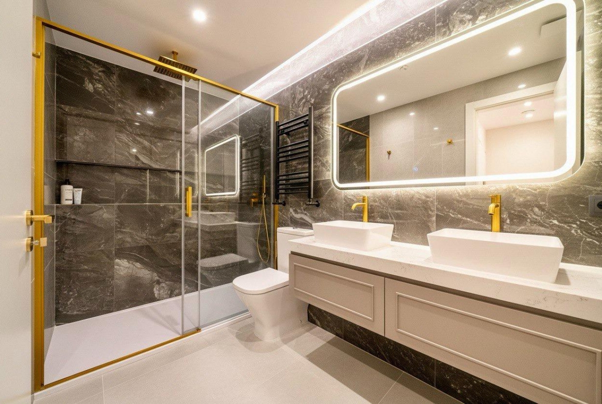 LUXE APPARTEMENT IN CHUECA: SAUNA, LOUNGE BAR, 5 BEDROMEN