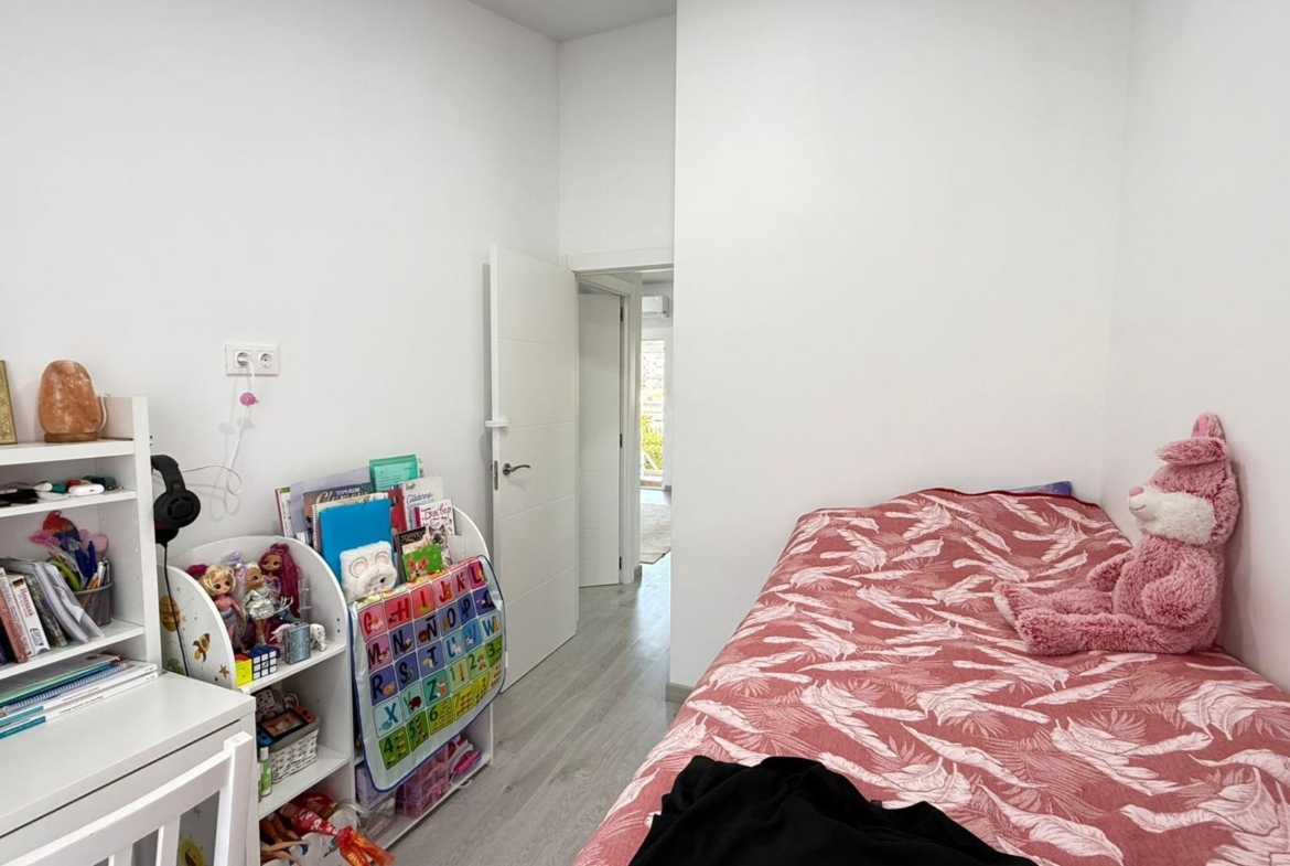 Exclusive renovated upper floor bungalow with 2 bedrooms, 1 bathroom