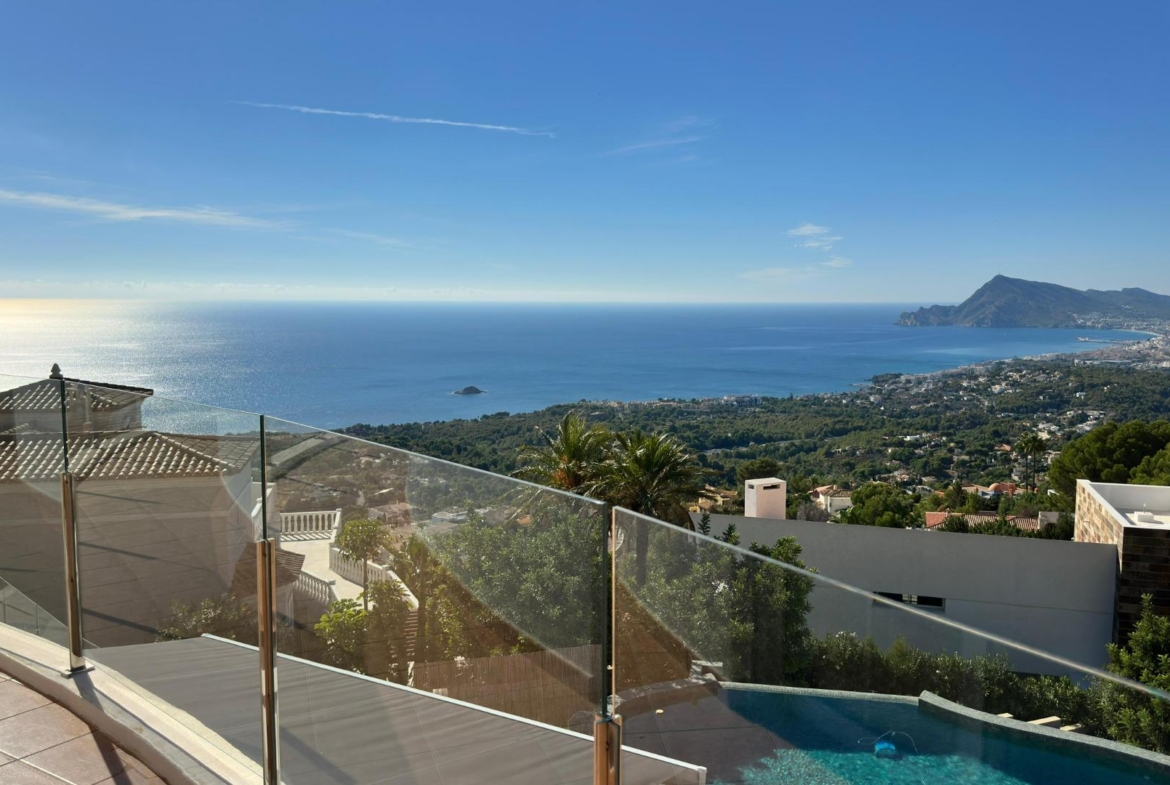 Elegant Villa with Sea Views and Altea la Vella 🌊✨