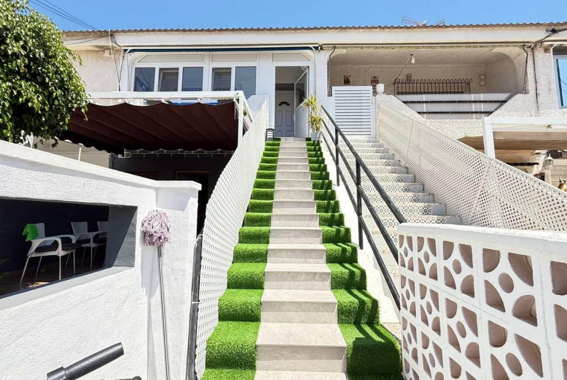 Exclusive renovated upper floor bungalow with 2 bedrooms, 1 bathroom